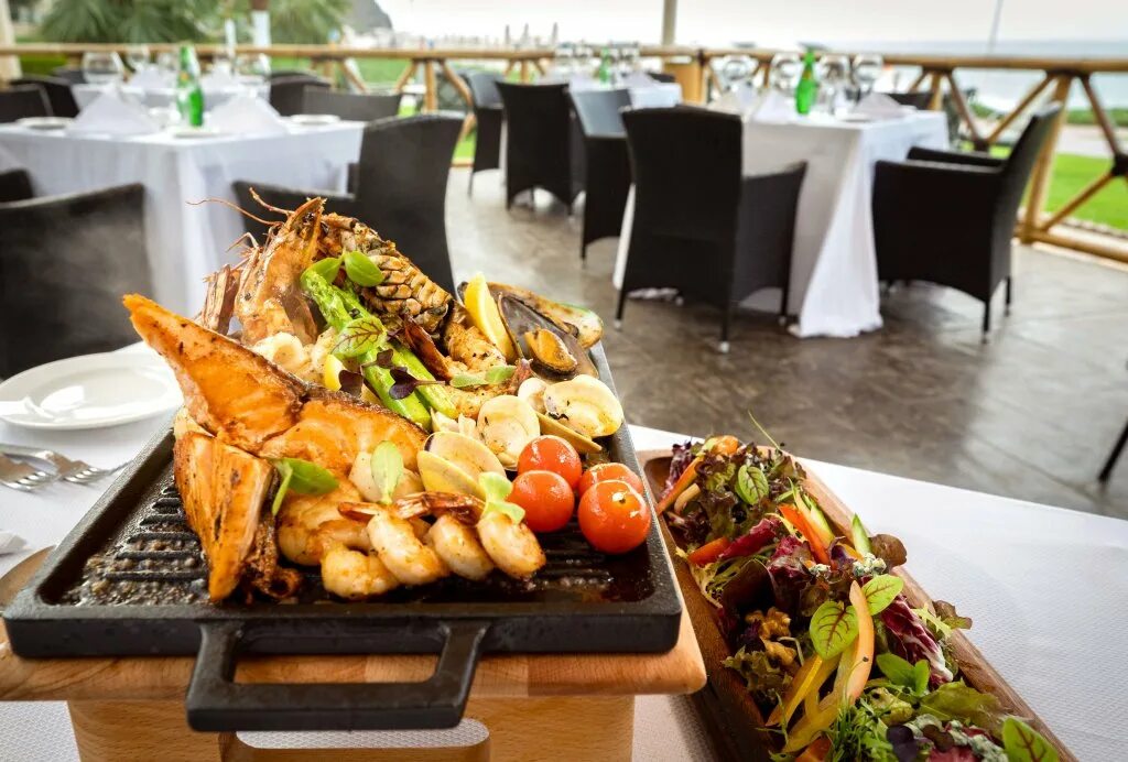 Radisson blu resort 5 оаэ фуджейра. Отель radisson blu resort fujairah 5. рэдиссон фуджейра 5. рэдиссон блю оаэ фуджейра. фуджейра / fujairah radisson blu fujairah resort 5*.
