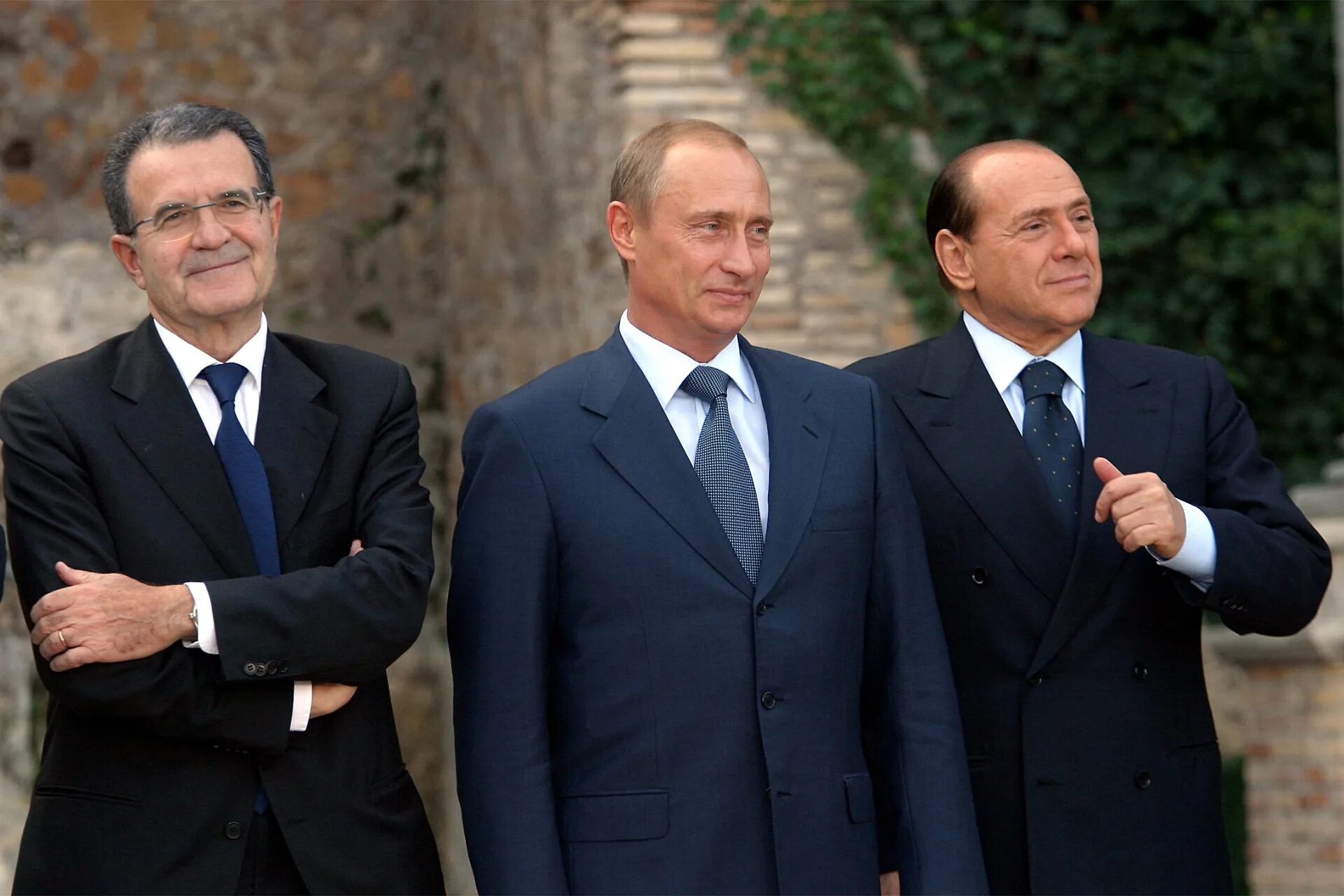 Имя берлускони 7 букв. Сильвио Берлускони рост. Berlusconi с Путиным. Сильвио Берлускони рост рост.