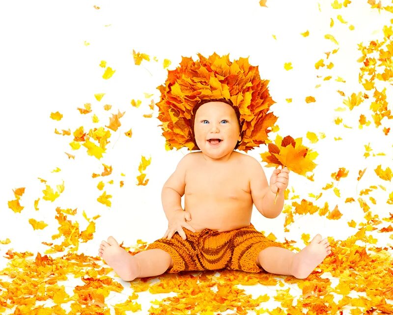 Когда вышел малыш в желтом. Фотосессия по месяцам малыша с листьями. Фотосессия ребенка в 3 месяца из листьев. 3 Месяца на листочками осенью новорожденному. Фото .в.желтым мальчика по месяцам.