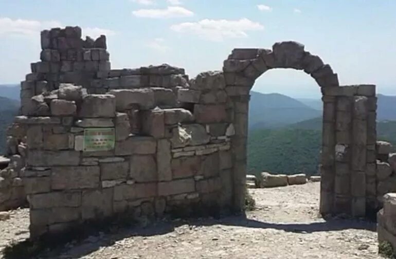 кабардинка грозовые ворота. грозовые ворота геленджик возрождение. кабардинка грозовые ворота. грозовые ворота геленджик экскурсия на квадроциклах. экскурсия кабардинка грозовые ворота ворота.