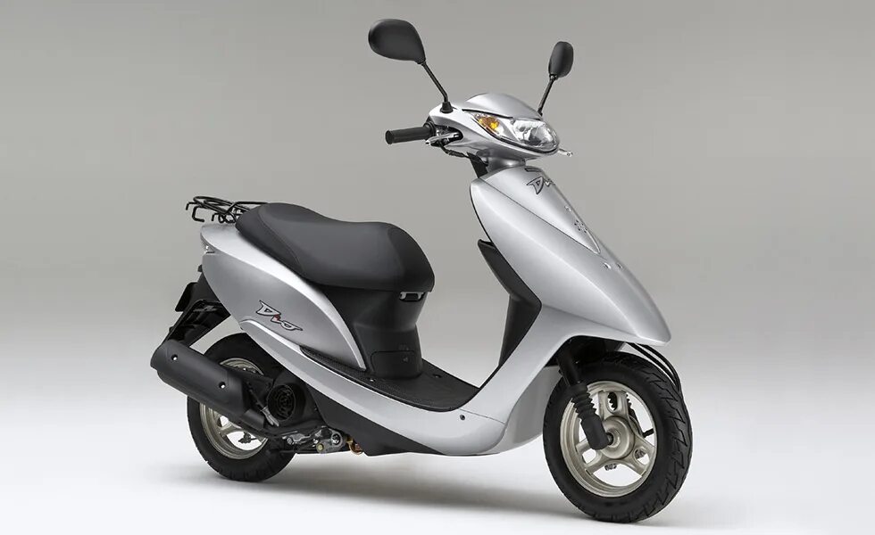 Honda dio af 62. Honda 62. Dio 56. Японские скутера самые дорогие марки. Ретро скутеры из Японии 50сс.