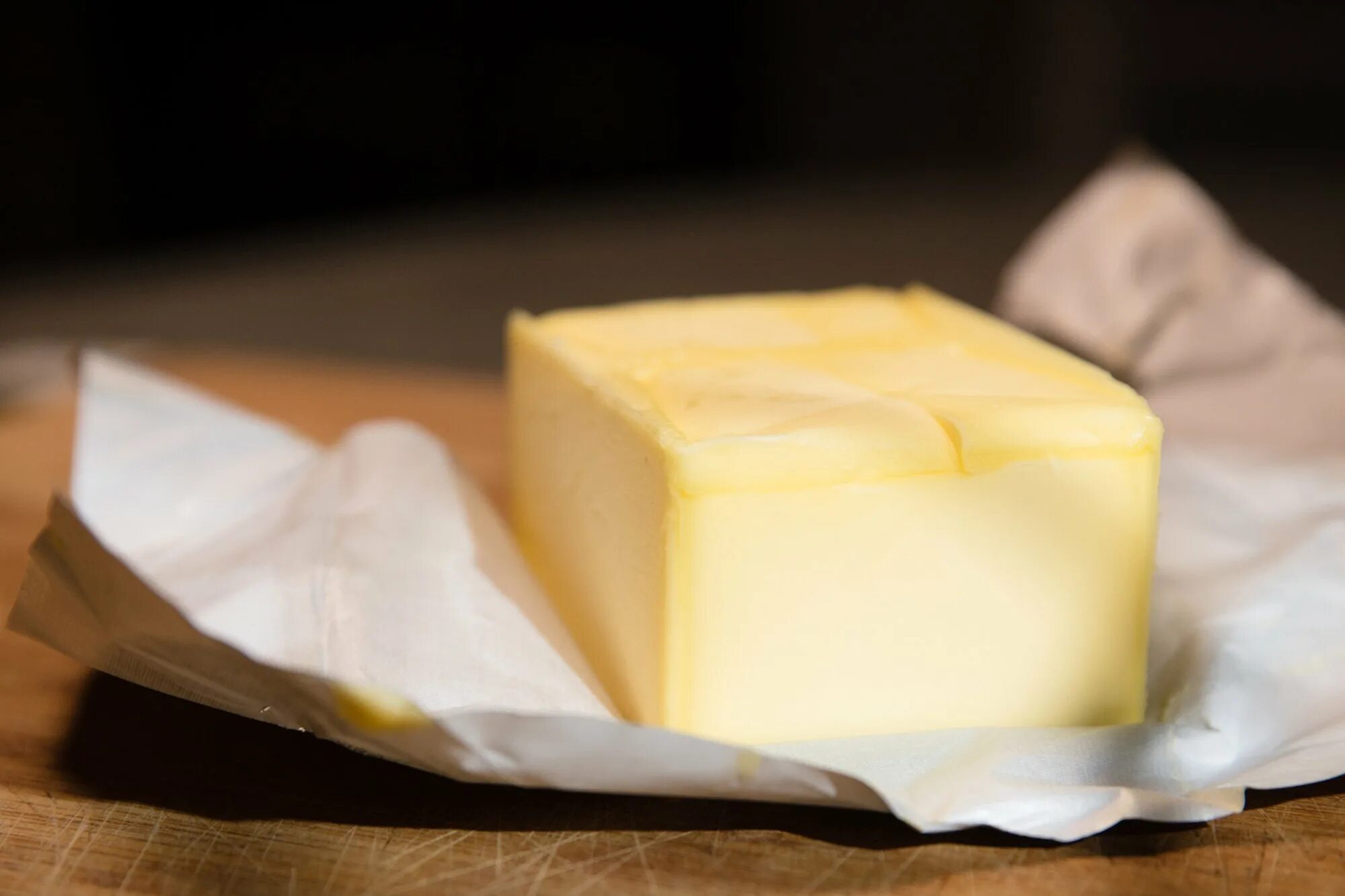 Масло коровье. Молочный жир. Butter масло сливочное. Масло сливочное домашнее. Упаковка масла.