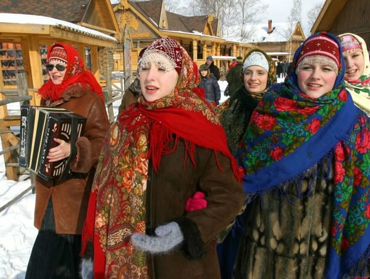 Платок на Масленицу. Русский платок на Масленицу. Платок доч Мсленицы. Павлопосадские платки Масленица. Красивый платок на масленицу