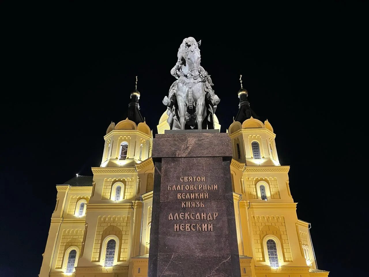 Памятник Александру Невскому на стрелке в Нижнем Новгороде. Памятник князю Александру Невскому в Нижнем Новгороде. Где памятник александру невскому в нижнем новгороде