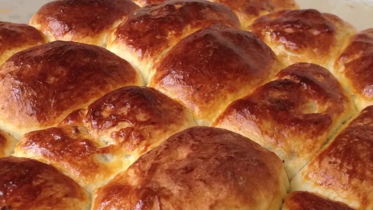 яблочный пирог в духовке фото. пирожки в духовке. шарлотка бисквитная с яблоками. пирог в духовке рецепт видео. банановый пирог в духовке.