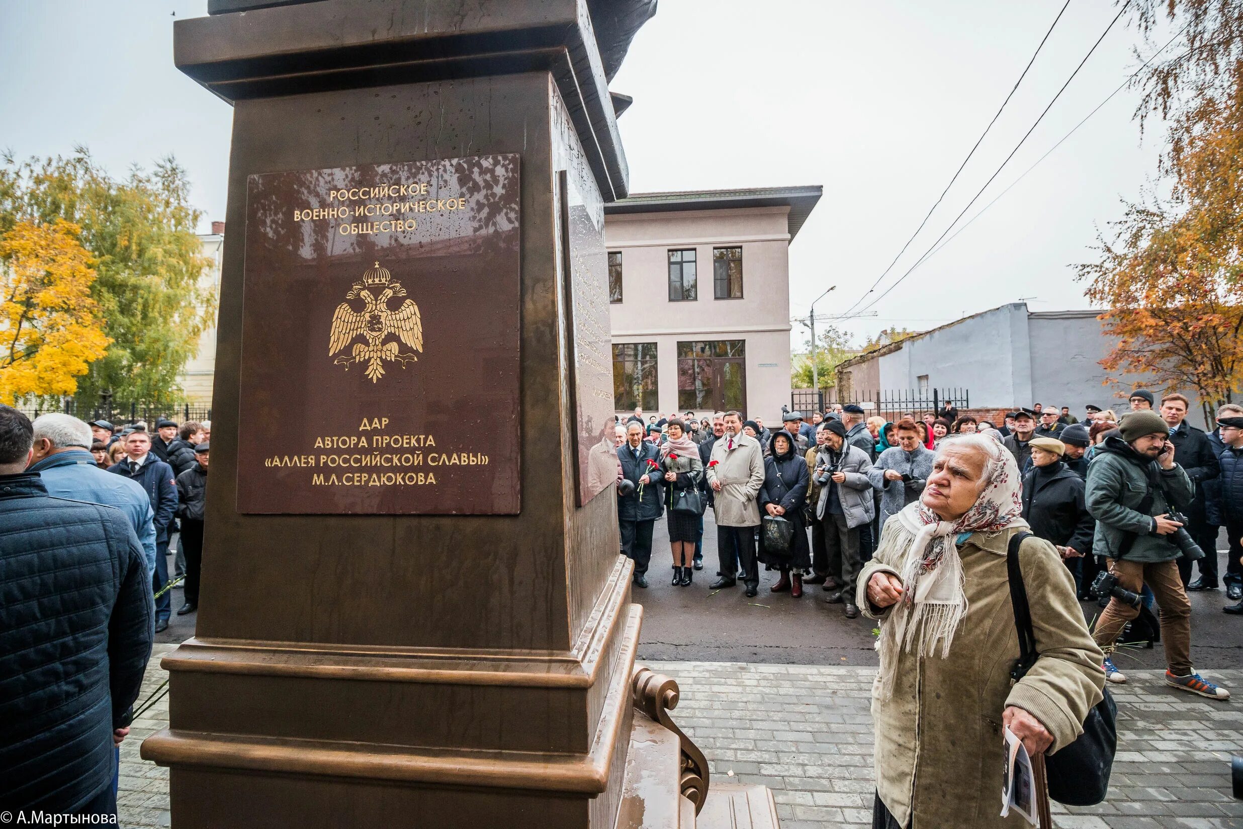 Святые луки энгельс. Святые луки энгельс. Энгельсский медицинский колледж св. Памятник святителю луке волжский. Памятник войно ясенецкому.