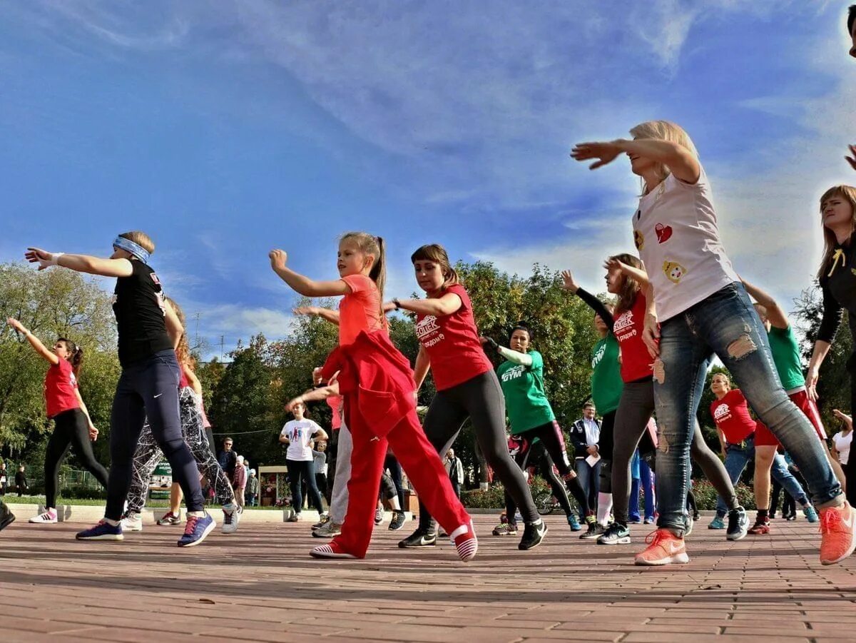 Спортивно-развлекательная программа. Спортивные мероприятия. Спортивное мероприятие для молодежи. Спортивно-развлекательное мероприятие программа. Развлекательные мероприятия в школе