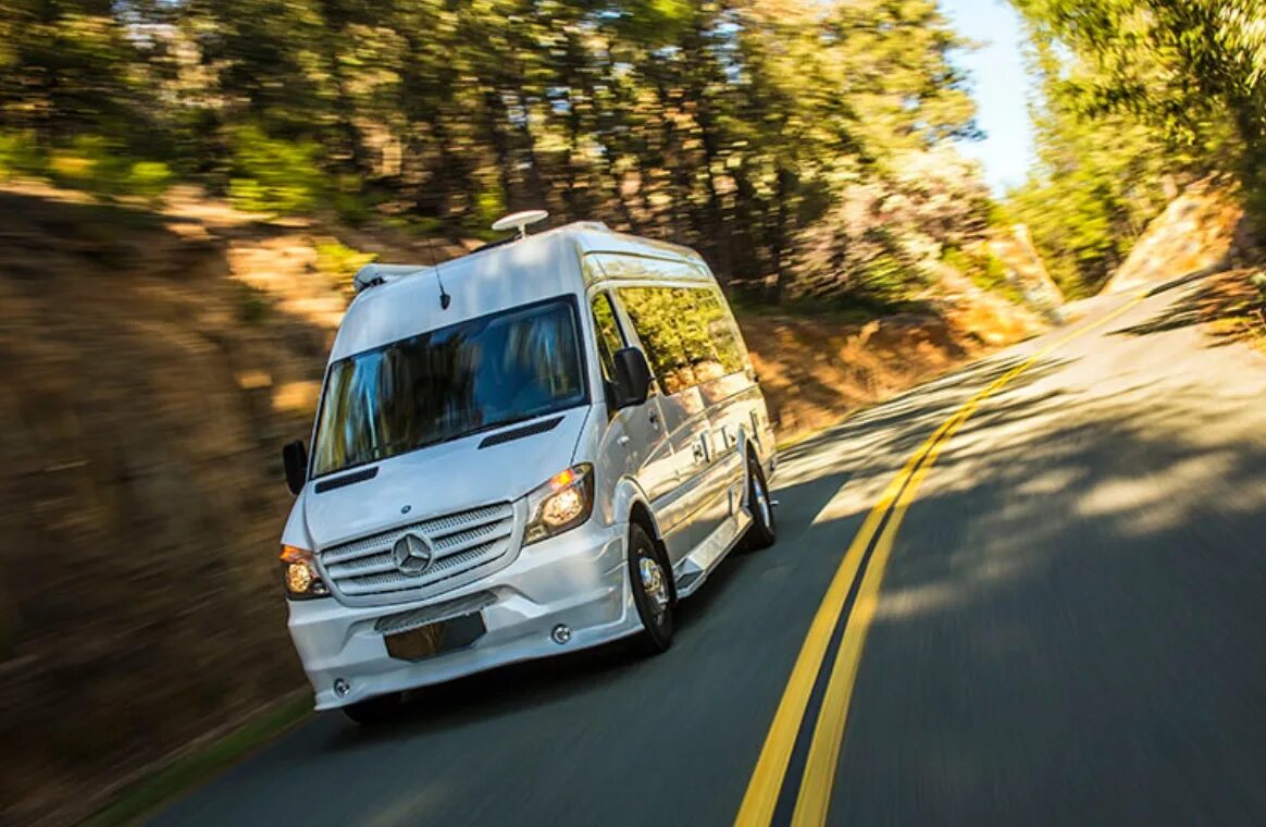 Найди спринтер. Mercedes-Benz Sprinter. Мерседес Спринтер. Мерседес Спринтер пассажирский. Микроавтобус Мерседес Спринтер.