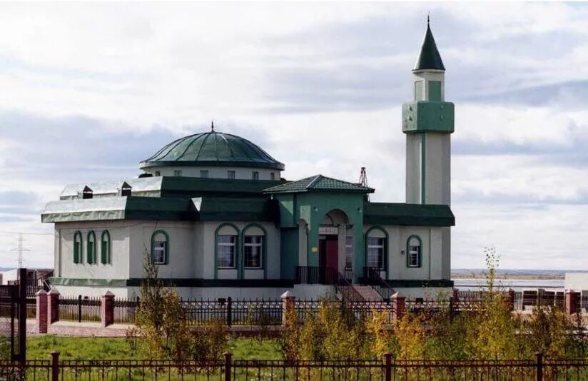 Нурд камаль. Мечеть Нурд-Камал Салехард. Мечеть в городе Салехард. Соборная мечеть новый Уренгой. Мечеть Нурд-Камаль Салехард КП Ямал.