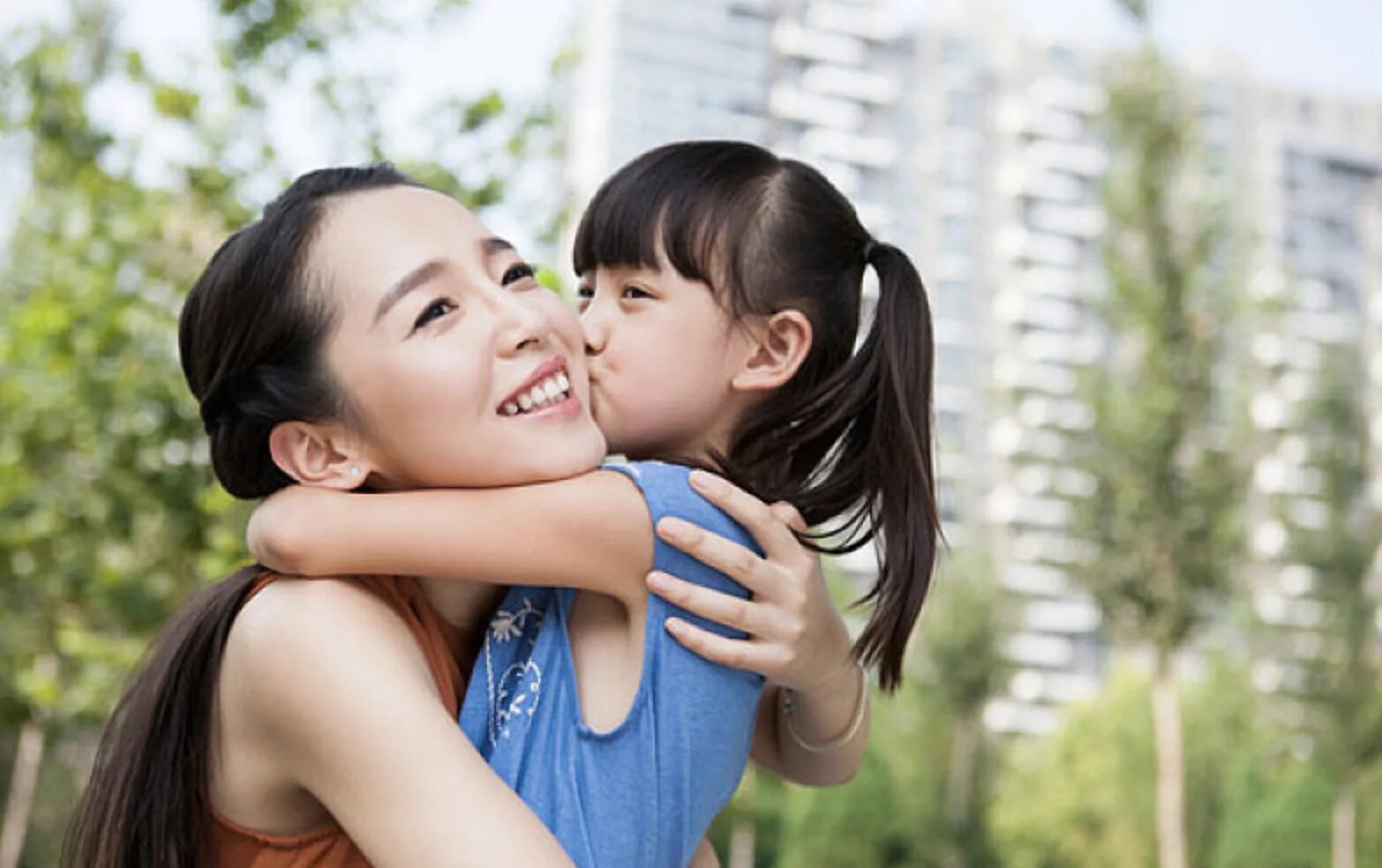 Mother and daughter first lesbians фото. Japan mom Baby. Лижет японской маме