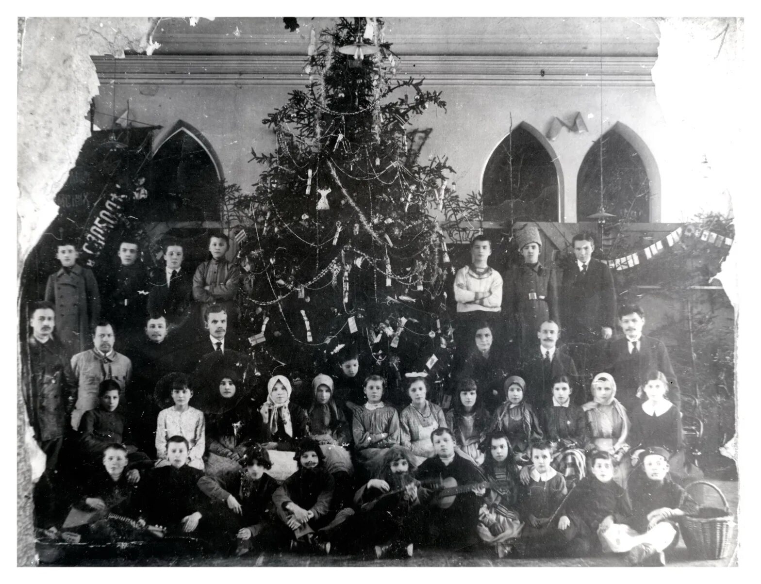 революция после нового года. ленин на елке в сокольниках картина. крестьяне революция. елочный базар до революции. революционная демонстрация владивосток 1906.