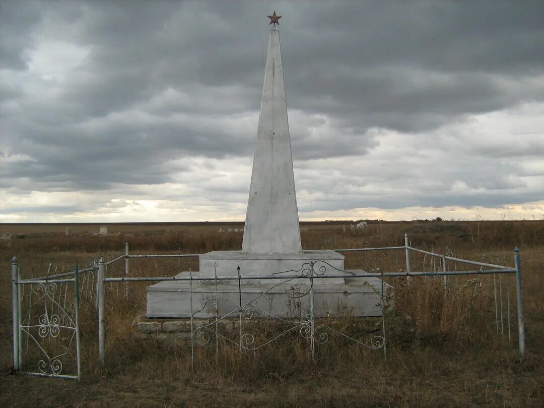 Село солонка Нехаевский район Волгоградская область. Село солонка Нехаевский район. Памятники Нехаевский район. Деревня солонка Волгоградской области.