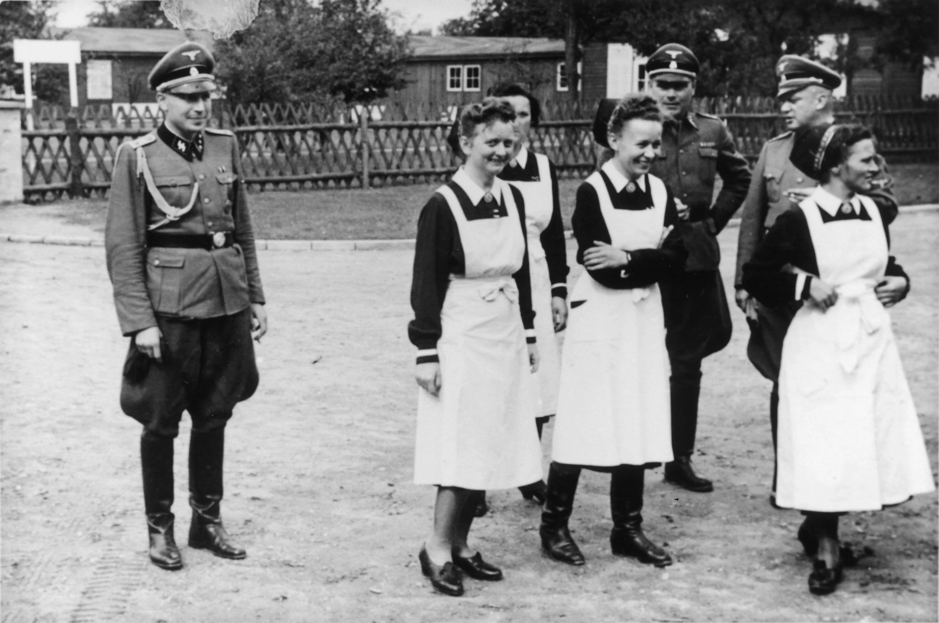 Немецкие женщины концлагерях. Немецкие женщины концлагерях. Равенсбрюк концентрационный лагерь озеро. Немецкие женщины концлагерях. Равенсбрюк концентрационный лагерь озеро.