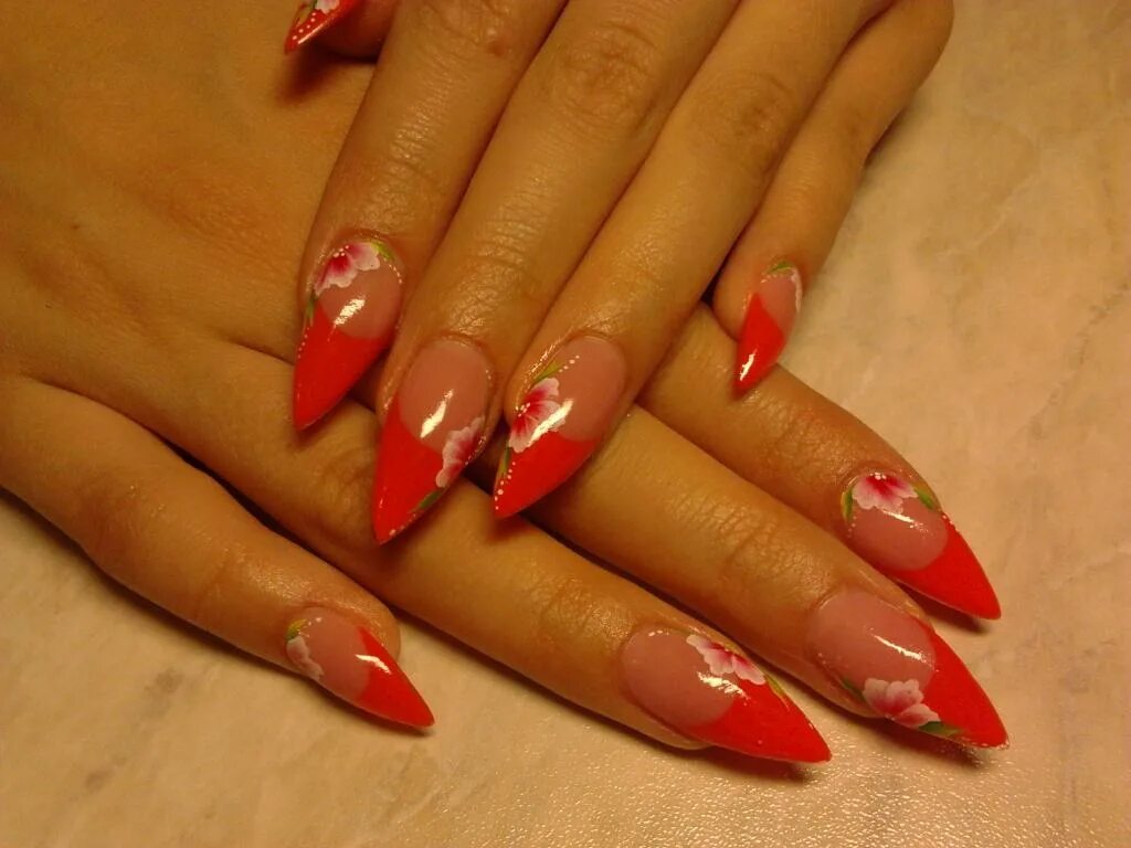 френч маникюр с красным кончиком. красный френч на острых ногтях. красный френч на острых ногтях. красный френч на острых ногтях. красный френч острый миндаль.