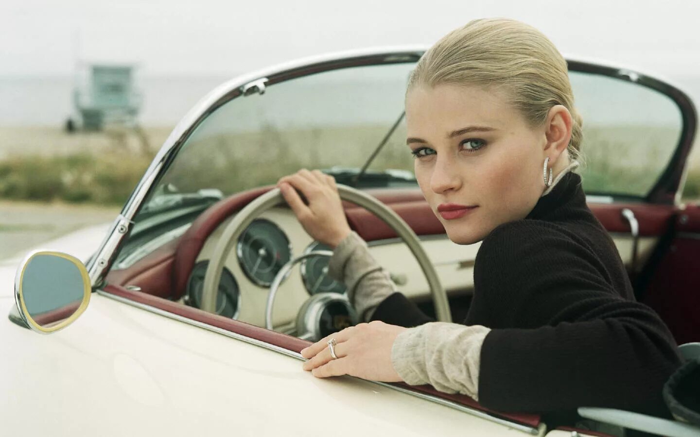 Игромир девушки в колготках. Raw фото. Естественная подростковая красота. Летние фотосессии девушек. Ведущая gamescom 2018.