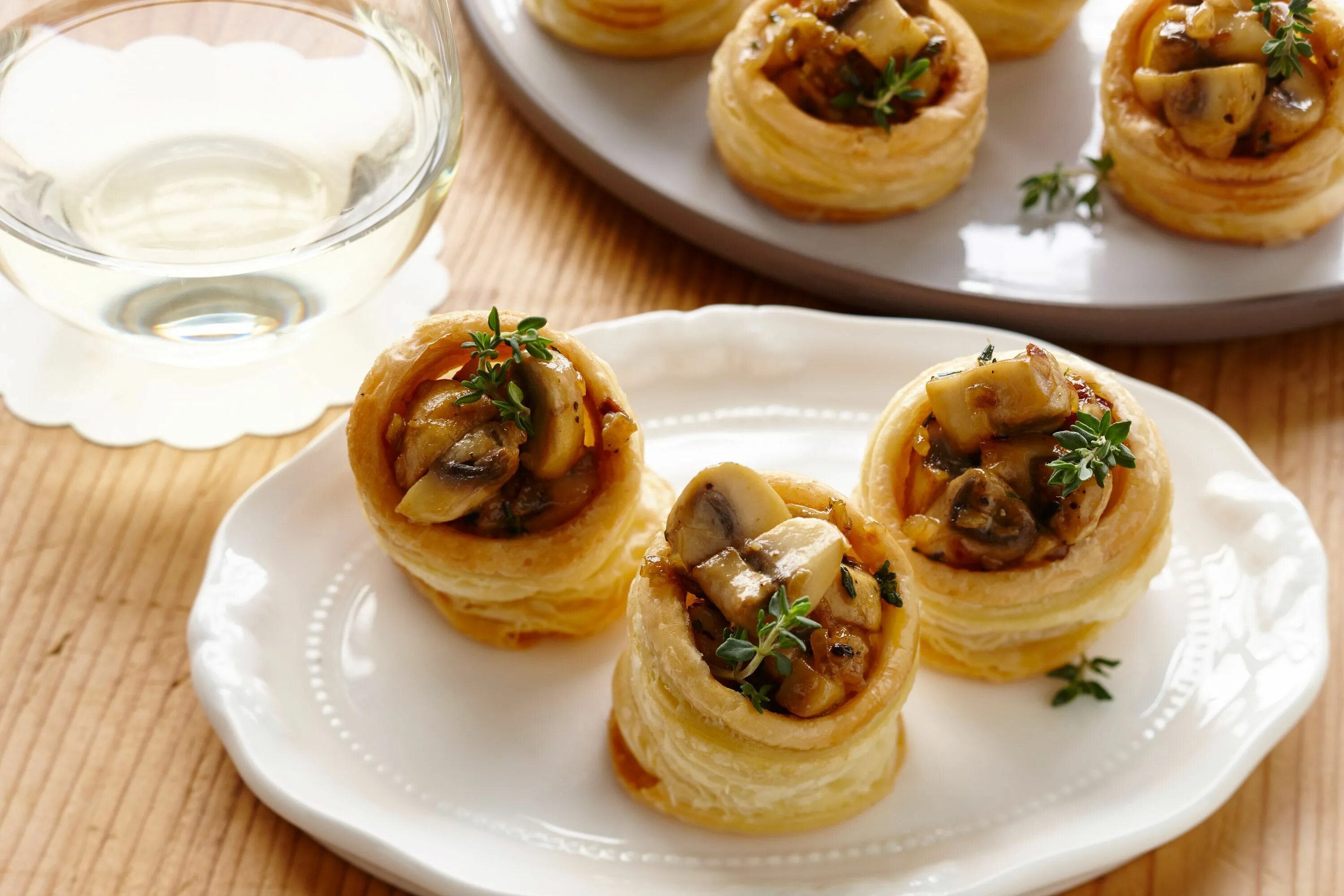 Жульен с грибами слоеном тесте. Волован (Vol-au-Vent) — несладкая закуска. Волованы с жульеном. Волованы с грибным жульеном. Волованы Буше.