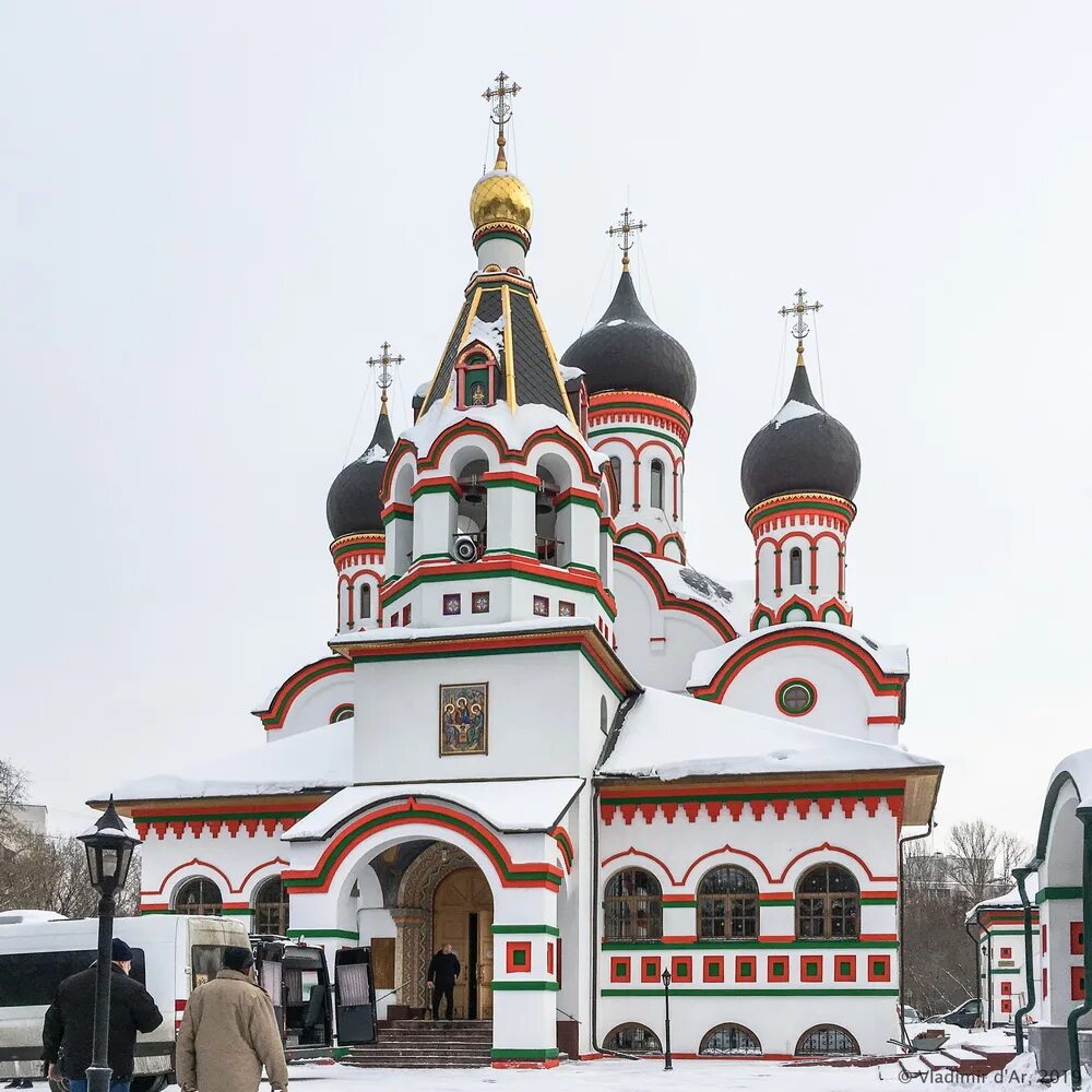 Храм Живоначальной Троицы в старых Черемушках. Храм на Шверника. Троицкая Церковь Шверника. Шверника храм Живоначальной Троицы.