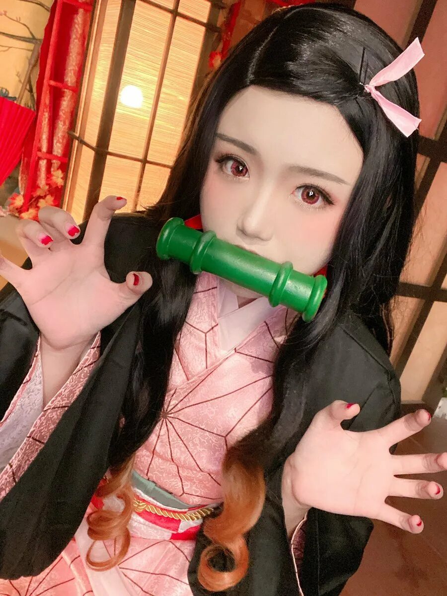 Незуко Камадо косплей. Demon Slayer nezuko Cosplay. Костюм Незуко Камадо. Nezuko cosplay