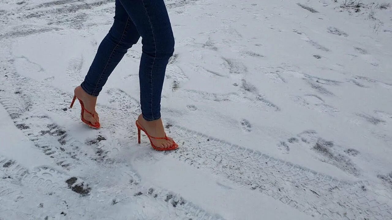 Walking snow rum перевод. High Heels on Snow. Snow Sandals. Heels in the Snow. Barefeet Heels Snow.