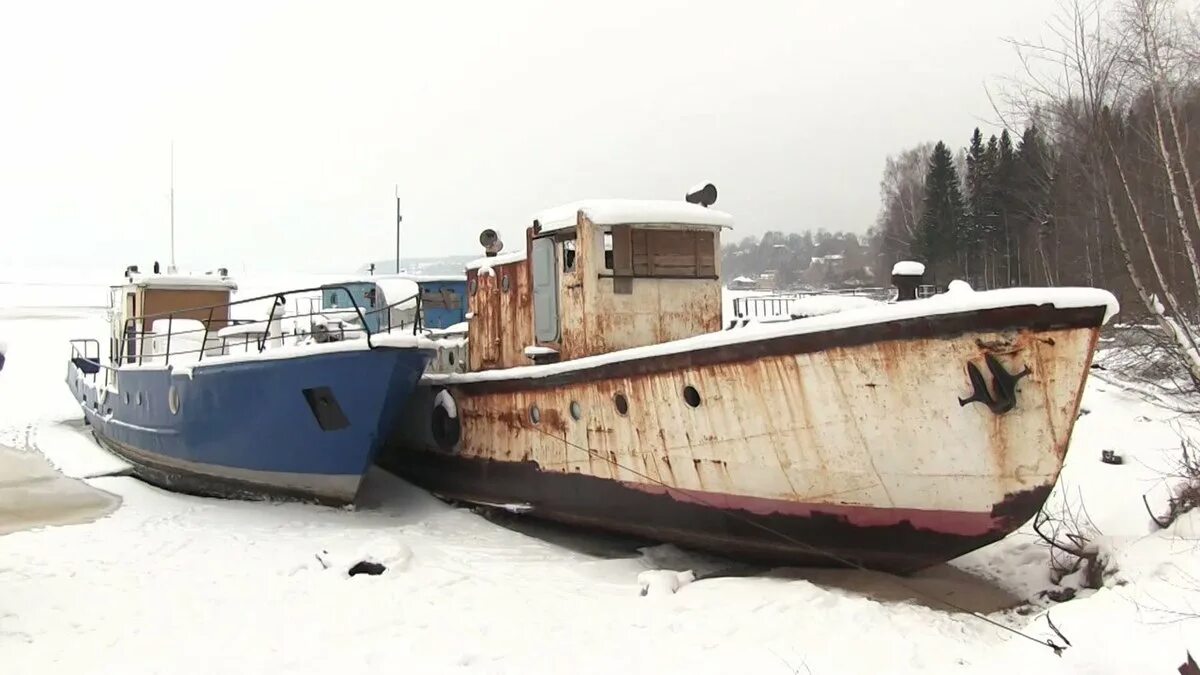 Судно видео. Кладбище кораблей Пермь Заозерье. Кладбище кораблей речного флота, Нижний Новгород. Кладбище речных судов Пермь. Судоремонтный завод в Заозерье.