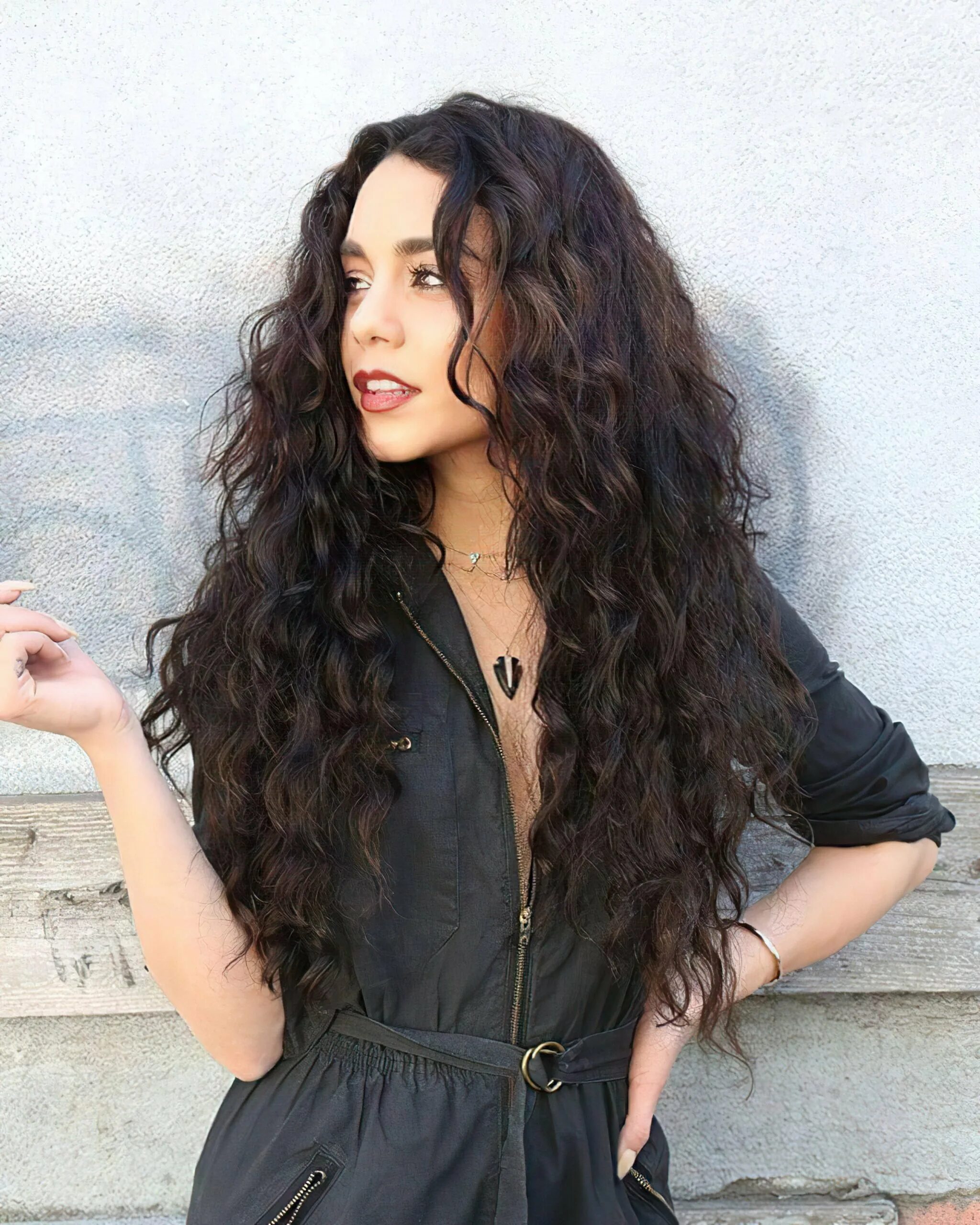 Длинные черные кудрявые волосы. Vanessa hudgens curly hair.