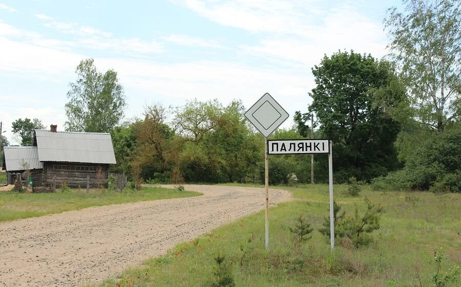 Где деревня где село. Деревня куда. полянка в деревне. школа в деревне полянки. название деревни кудакай.
