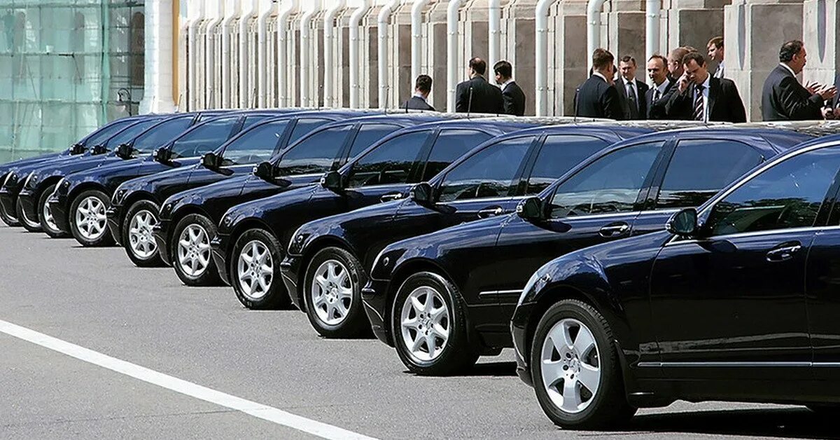 Депутатские машины. У кого из президентов самая сильная быстрая машина. Майбах депутата. Машины госслужащих. Машины госдумы.