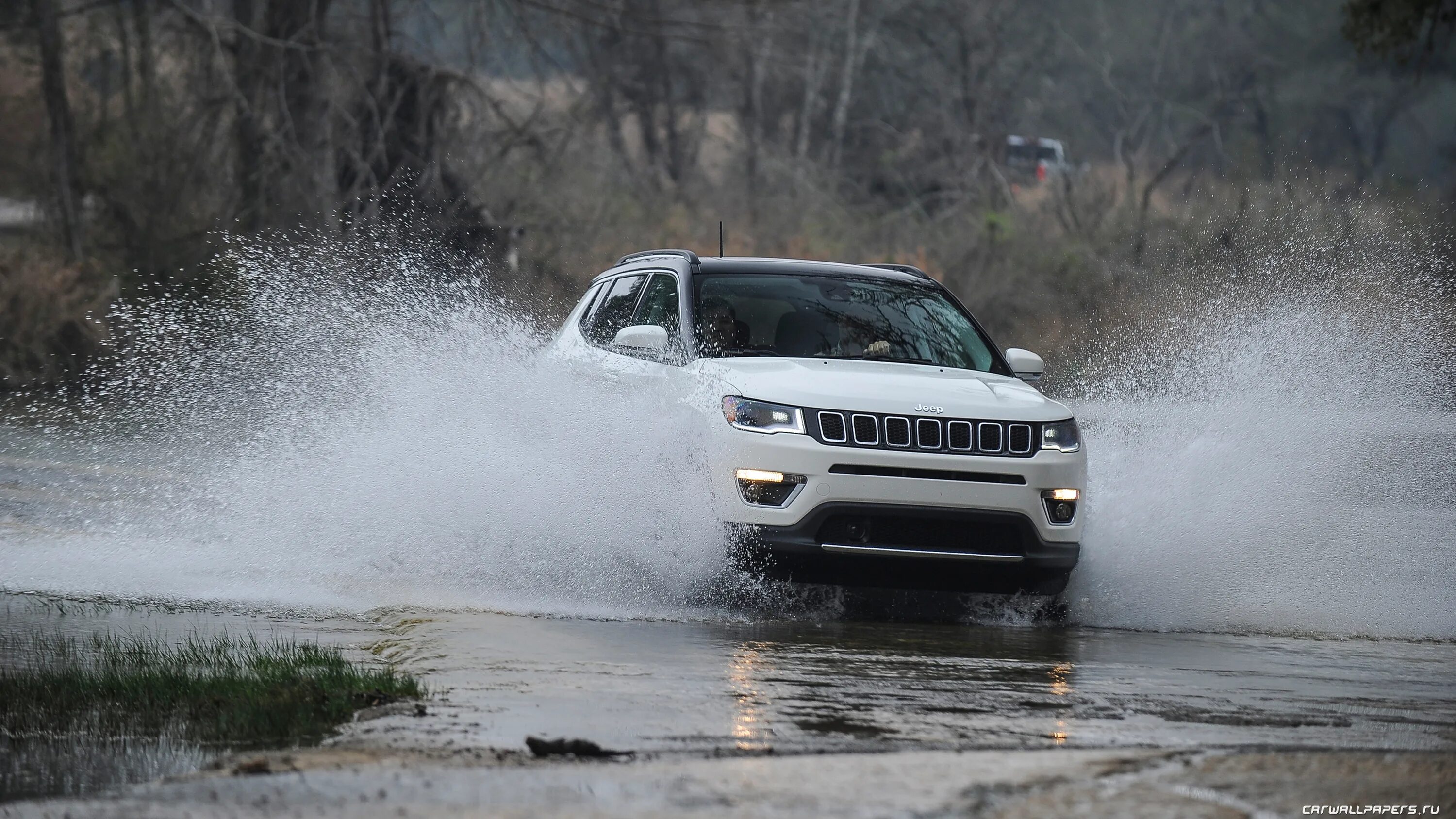 Машина едет по реке. Джип компас 2022 офф роуд. Jeep Compass Limited 2017. Бездорожье. Внедорожник в грязи.