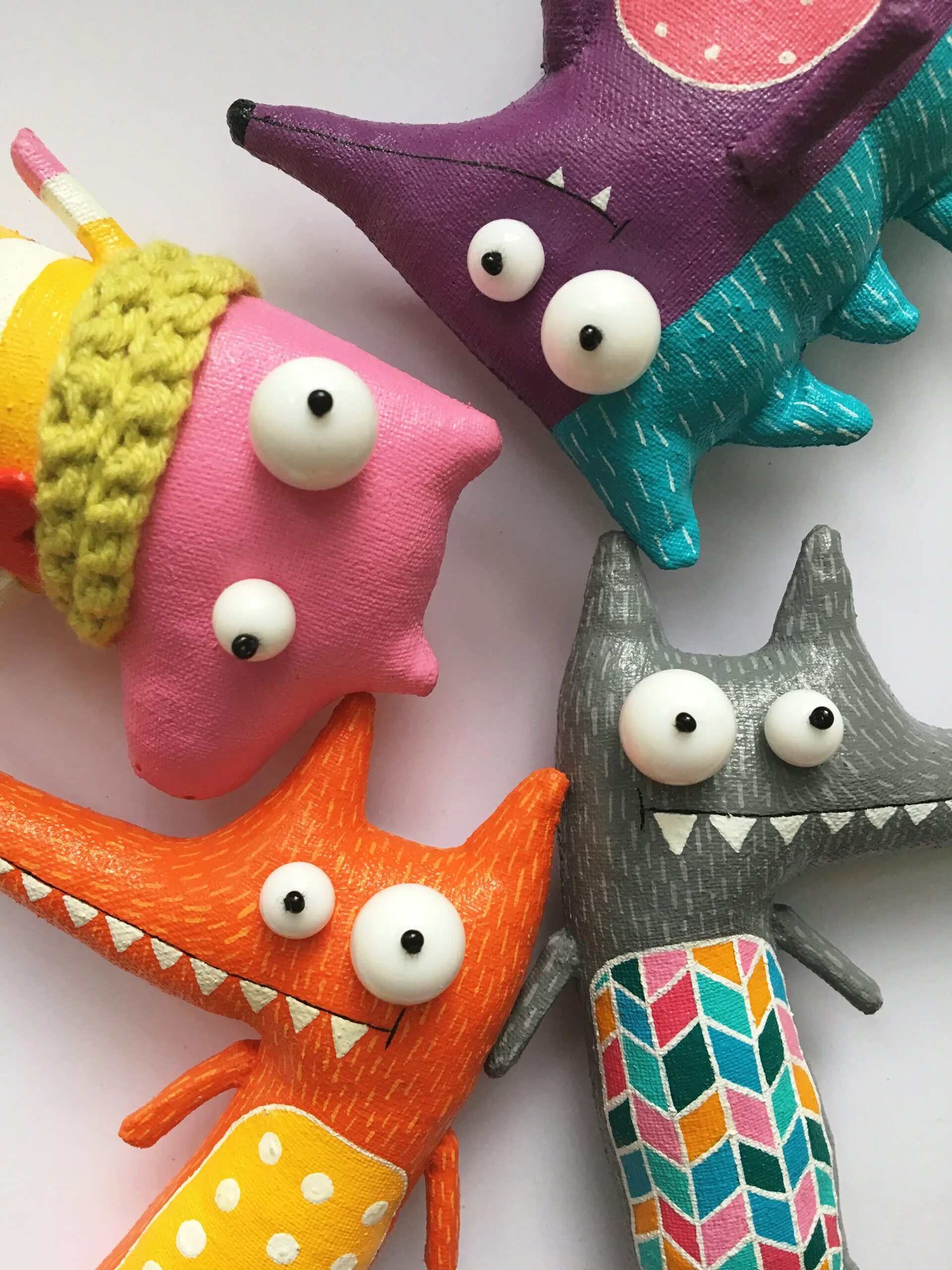 необычные игрушки из ткани. необычные мягкие игрушки. игрушки из ткани. смешные игрушки своими руками. смешные игрушки из флиса.