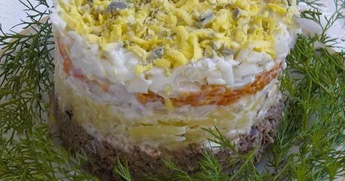 подшуба с шпротами. шпротный салат слоеный. салат шуба из шпротов. салат океан со шпротами слоями. салат шуба из шпротов.