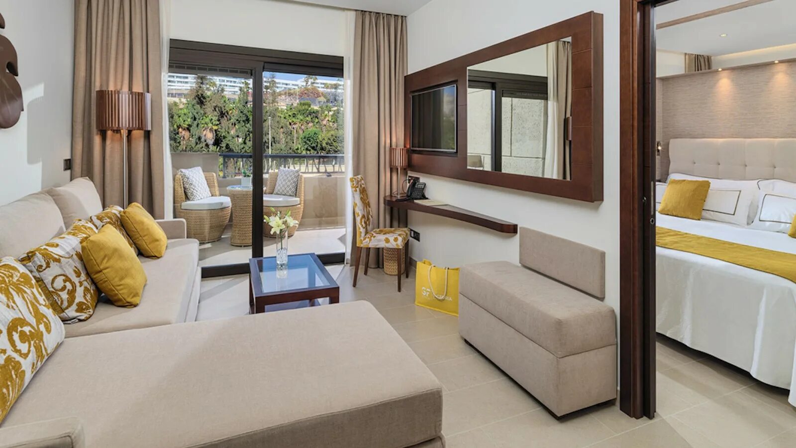 Suite number. Сьюит. suite номер. senior suite м хостеле. gf hotels тенерифе значок.
