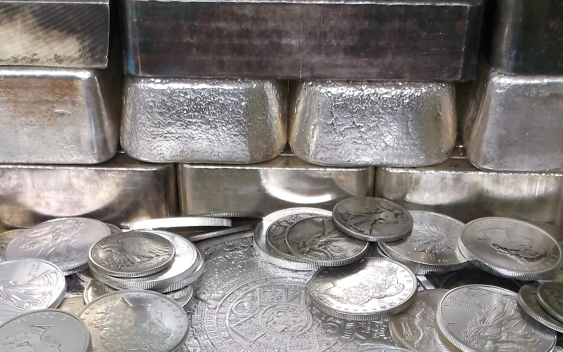 Цена серебра в реальном времени. Серебро металл. Рынок серебра. Склад серебра. Много платины.