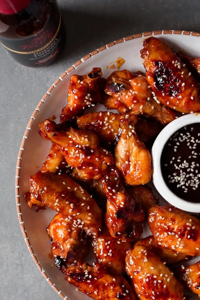куриные крылышки терияки. крылья терияки. рецепт крылышек в соусе терияки. крылья в соусе терияки. крылья терияки.