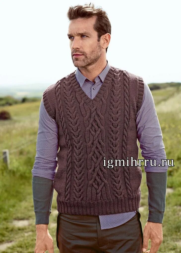 Жилет мужской вязаный спицами. Мужские вязаные жилеты и безрукавки спицами. Жилет мужской вязаный спицами. Жилетка мужская вязаная спицами. Мужская вязаная жилетка комбинированная.