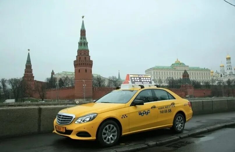 Такси мгу. Машина "такси". Автомобиль «такси». Такси Москва. Желтое такси.