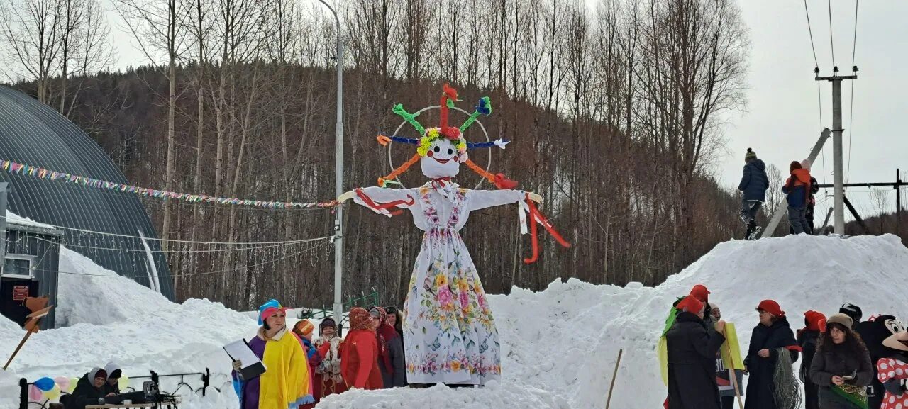 Проводы зимы в 2024 новокузнецк какого числа. Проводы зимы. Оформление на проводы зимы. Проводы зимы на Урале. Праздники зимой.