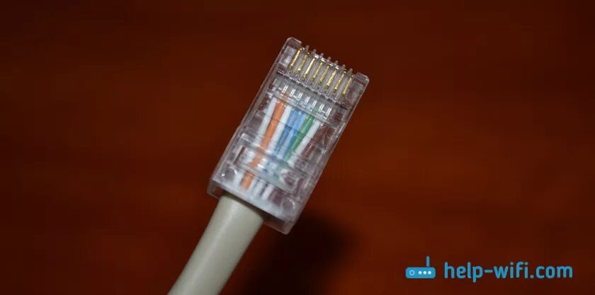 Обжатый сетевой кабель. Обжать коннектор RJ-45 отверткой. Обжать коннектор RJ-45 4 провода. Обжим коннектора RJ-45 8 жил. Провод обжатый RJ 45.