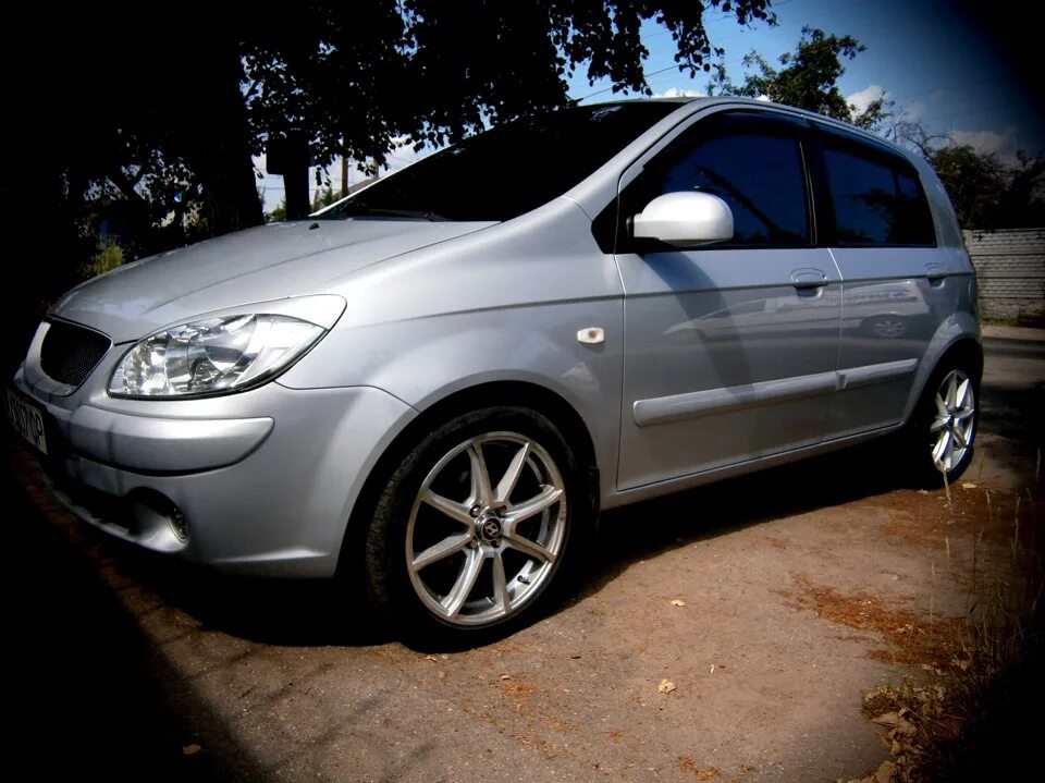 Молдинг на стекла хендай гетц 2008 года. Hyundai getz 3 двери. Хендай гетц серый. 877211c700ca. Hyundai matrix молдинг на дверь.