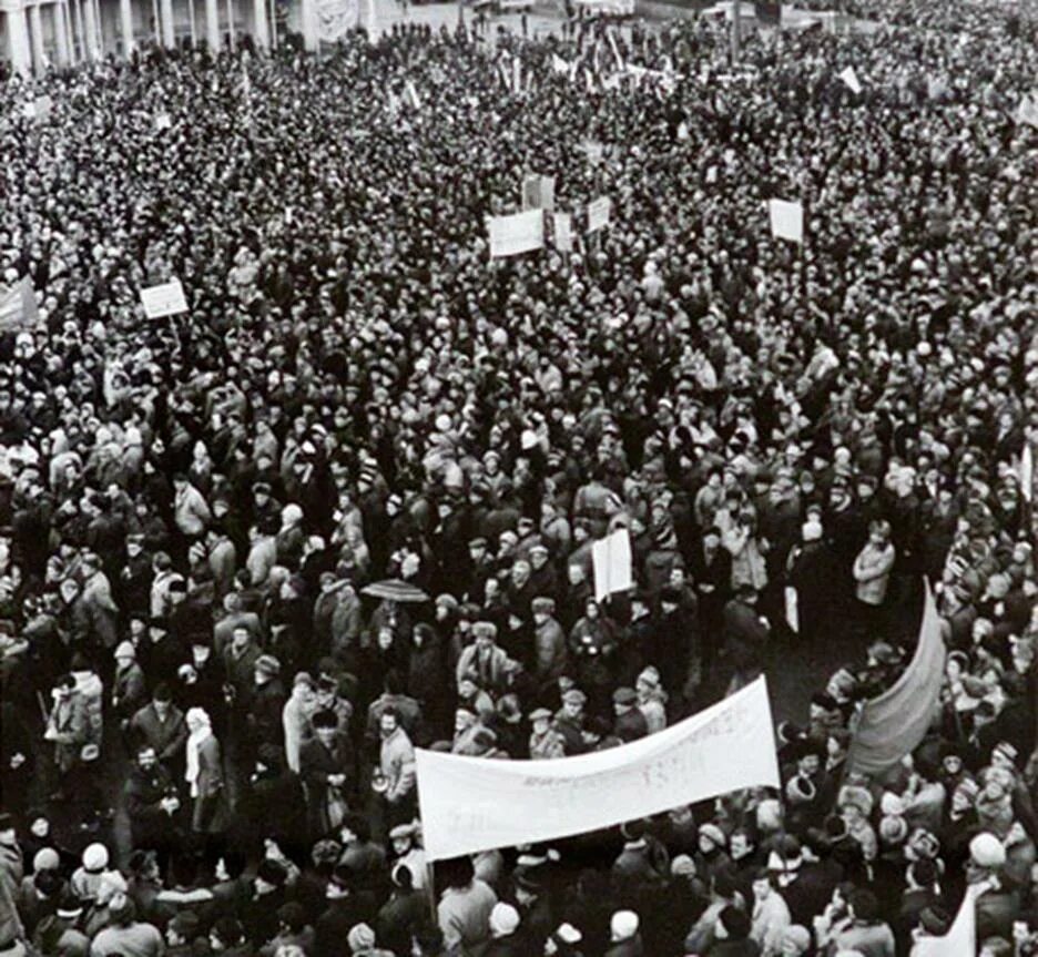 Митинг КПСС 1990 Москва. СССР 1990. Перестройка митинги. Перестройка фото. Политический кризис перестройка