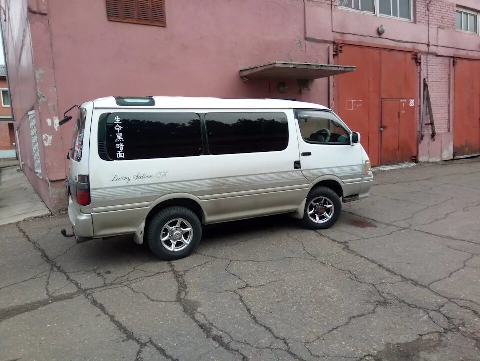 235/75/15 хайс. Toyota hiace 2 gen. Тойота хайс шины. Toyota hiace h100. Toyota hiace 2005.