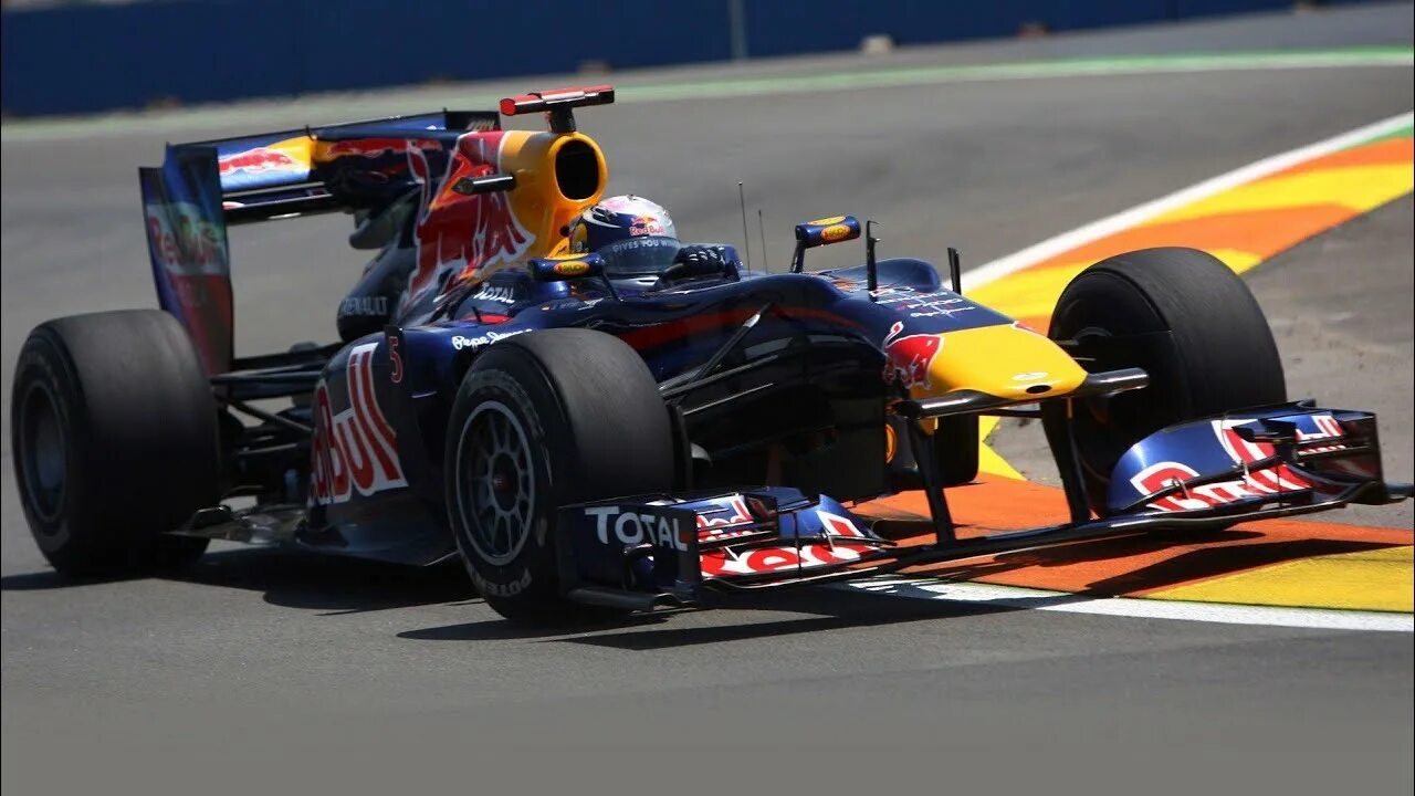 Формула 1 читать. Renault f1 2010. F1 2010 Болиды. F1 2009 Red bull rb6. Ferrari f1 2010.