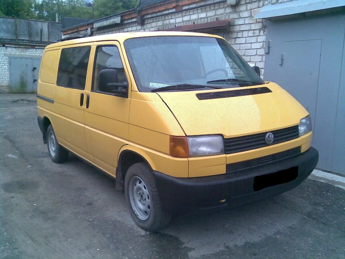 Volkswagen 1994. Volkswagen Transporter, 1994 г. Фольксваген Транспортер 1994 года. Транспортер 1994 желтый. Фольксваген Транспортер черный 1994.