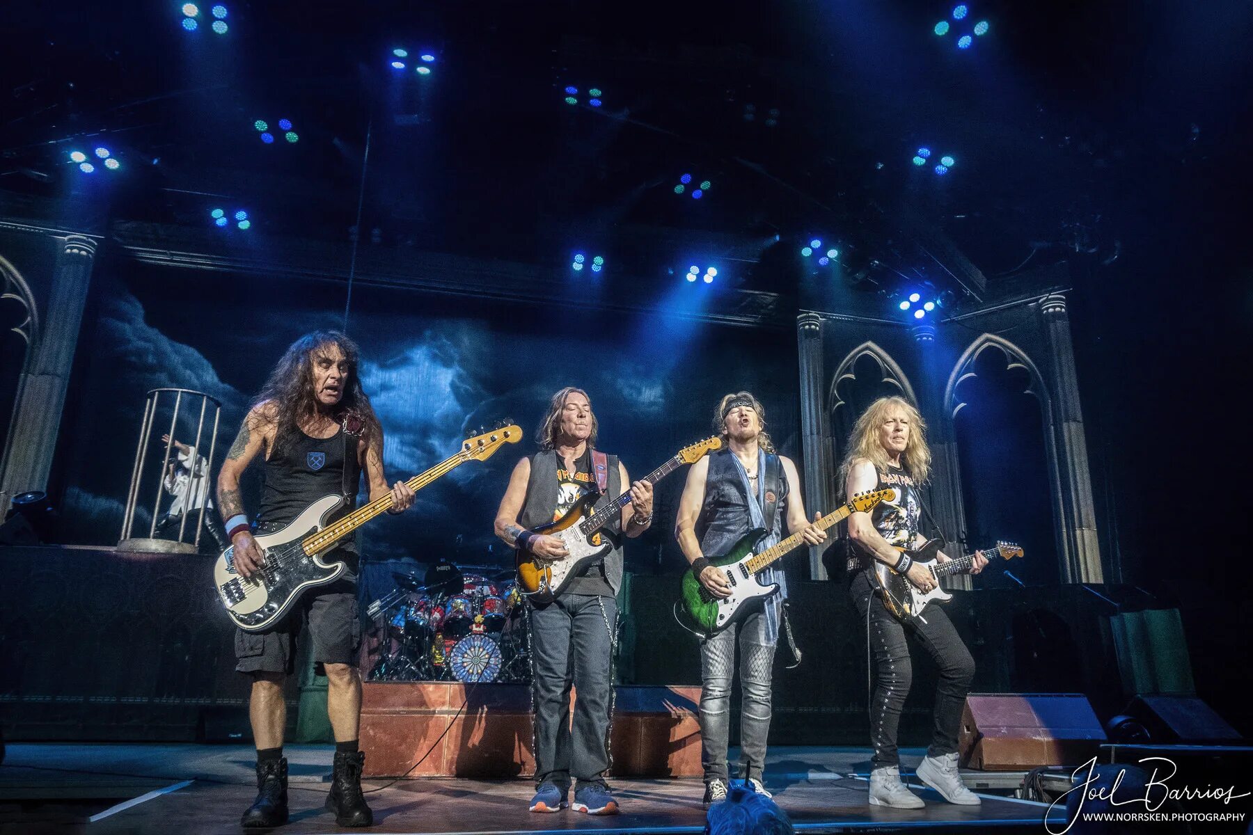 Группа iron maiden клипы. Группа iron maiden 2025. айрон мейден концерт. iron maiden концерт. айрон мейден 2025.