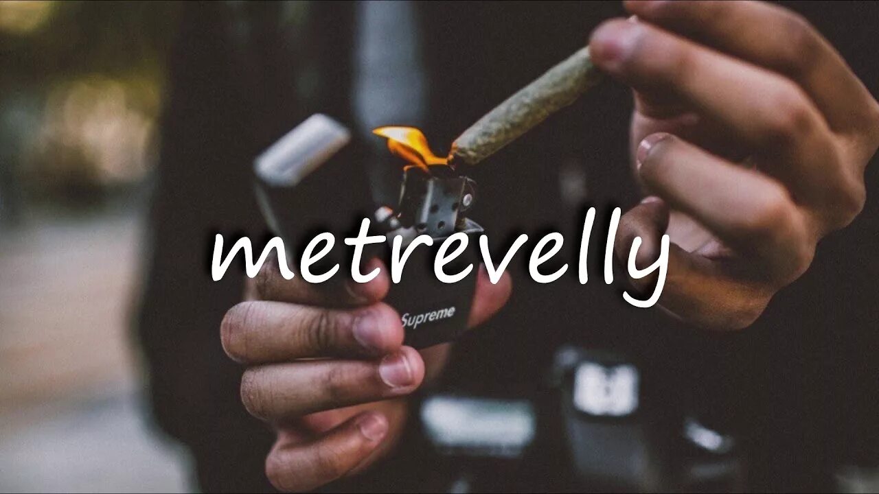 А ты глотай и выдыхай в потолок. Pleyada выдыхаю дым. Элджей биомусор. Дым изо рта в рот. Глотай дым и выдыхай в потолок.