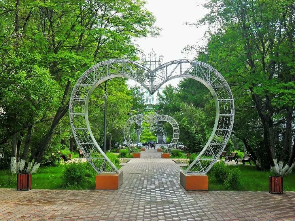 Мурманск аллея. Парк на шевченко мурманск. Городской парк мурманск. Мурманск центральный парк. Сквер на театральном бульваре.