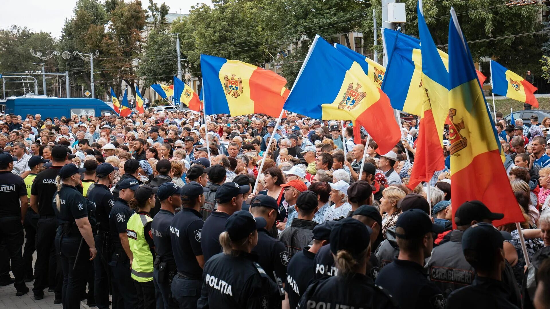 Молдова 9 9. Митинг Молдавской партии "Шор". Партия "Шор" протестует в центре Кишинева. Протесты в Молдавии 2022. Митинг в Кишиневе.