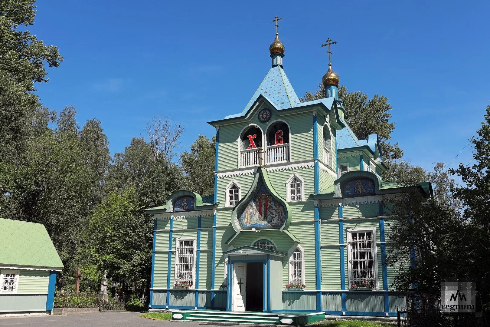 Церковь серафима саровского на серафимовском кладбище. Серафимовская церковь сестрорецк. Храм на серафимовском кладбище спб. Серафимовское кладбище храм серафима саровского. Серафимовский храм на серафимовском кладбище.