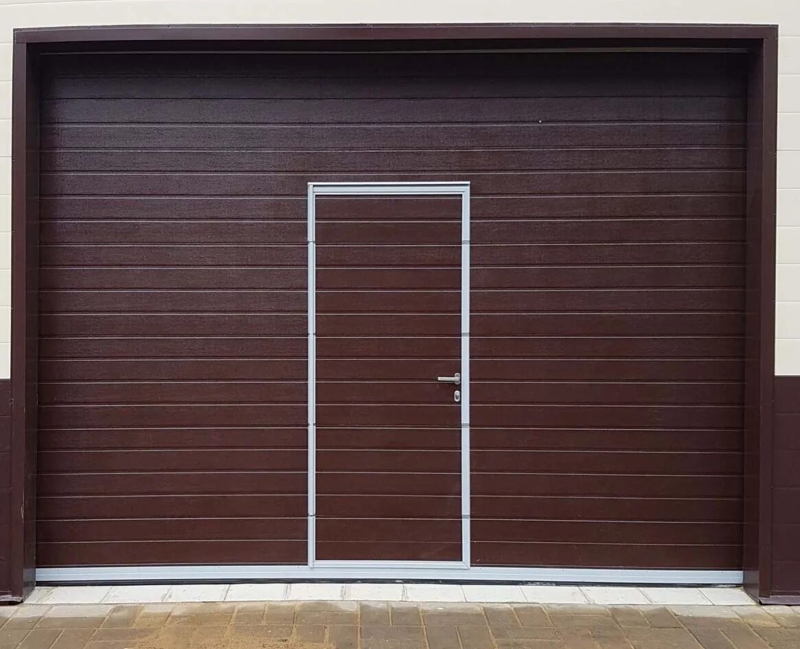 Ворота секционные подъемные с калиткой размеры. Doorhan rsd02 с дверем. автоматические гаражные ворота. ворота doorhan. стоимость 1 калитка дверь внутри ворота секционные.