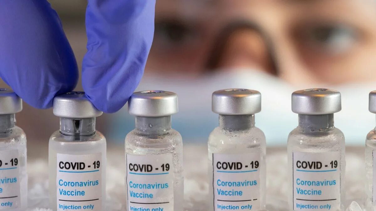 Вакцина от Covid-19. Covid vaccine Covid - 19 vaccine. Вакцина картинки. Вакцинация от коронавируса. Новый штамм коронавируса вакцина