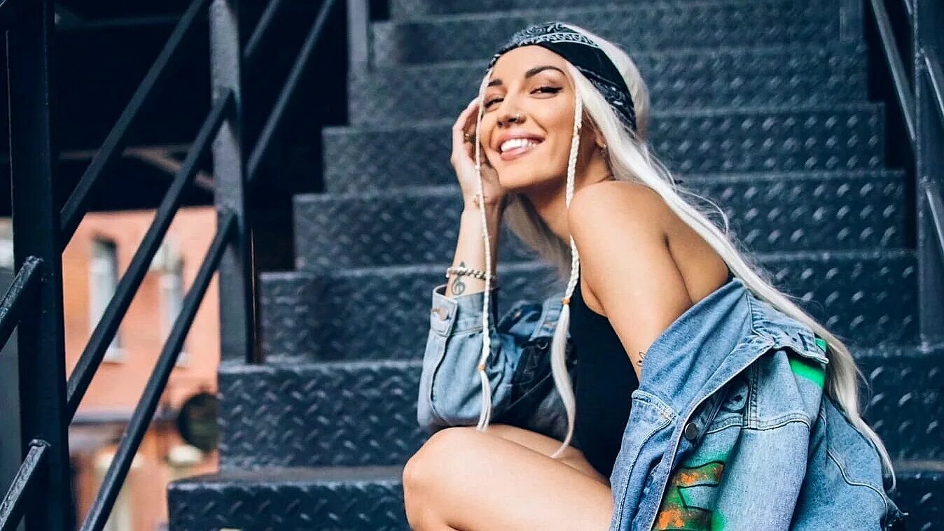 Mary gu дисней. Ava max million dollar. Mary gu 2021. Мару гу певица. Mary gu певица.